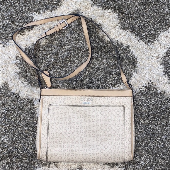 Guess Handbags - ✨Guess Crossbody✨